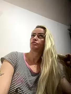 Freechat Alerquinasc on StripChat