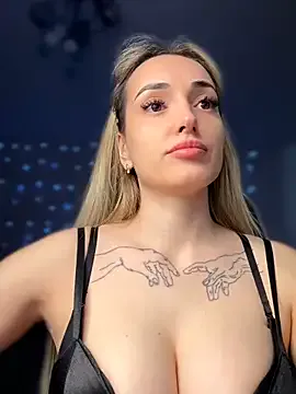 alicebedroom