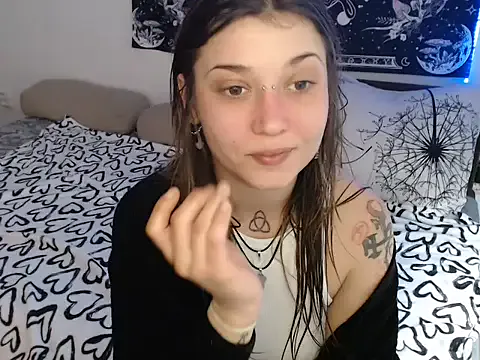 AlienforTwenty — suck dildo