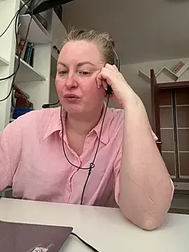 StripChat Amelia-Diamond is Freechat Amelia-Diamond — Eye contact and suck fingers