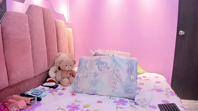 AndreaSweet2 on StripChat