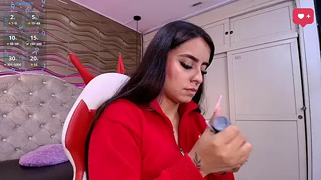 StripChat Andreita_Jones is Freechat Andreita_Jones — 4 squats without thong