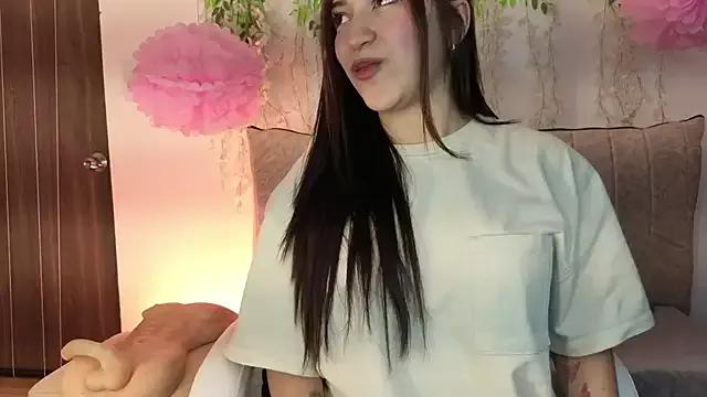 AngellaMoraa on StripChat