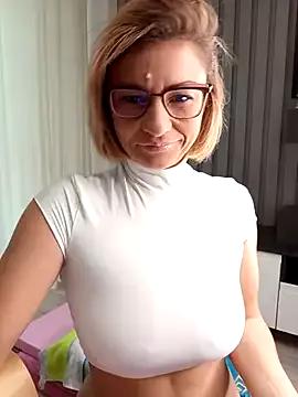 Freechat Aniria on StripChat