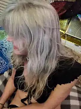 annika_lately on StripChat 