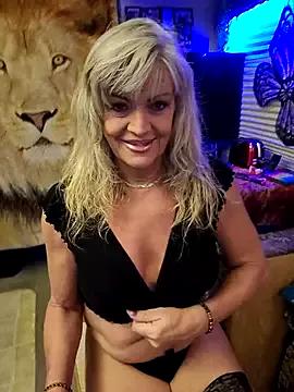 annika_lately on StripChat 