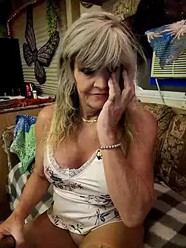 annika_lately on StripChat 