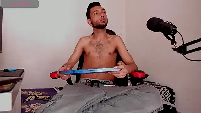 Freechat Aron_Baylor on StripChat