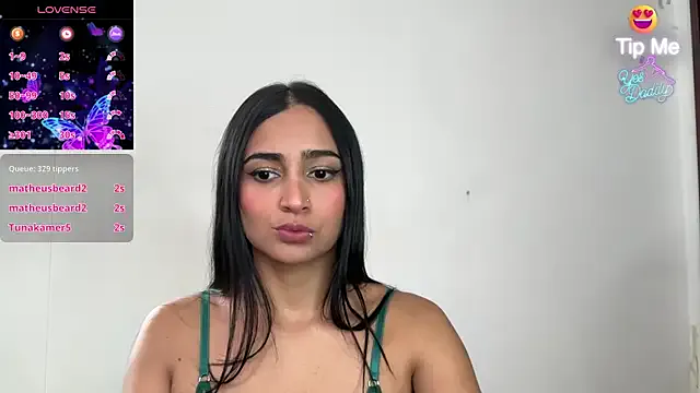 Ashlyrouxx on StripChat