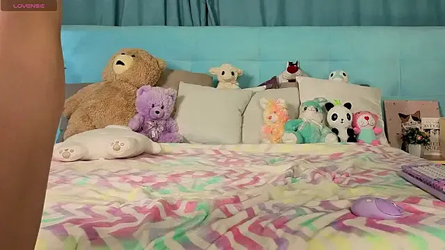 Aurora_Bennet — play with pussy