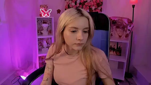 AuroraWrenfield on StripChat