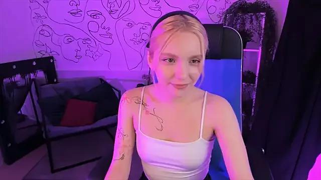 AuroraWrenfield on StripChat