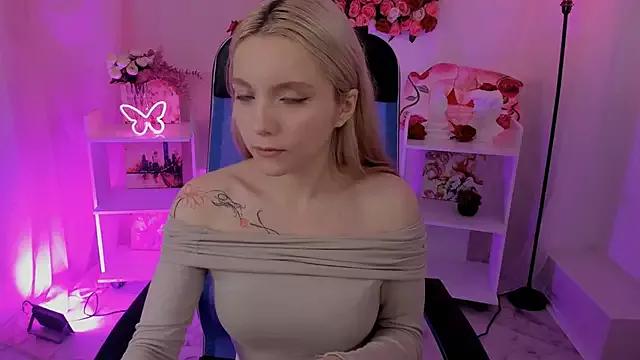 AuroraWrenfield on StripChat