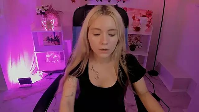 AuroraWrenfield on StripChat
