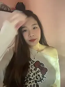 Bae1103 on StripChat