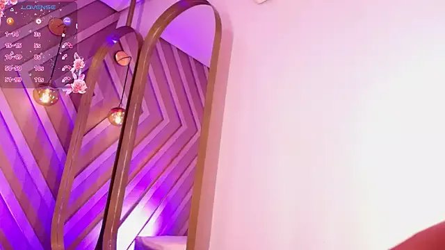 Freechat belamonroe on StripChat