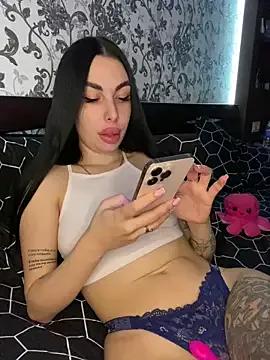 Bella_R0se from StripChat