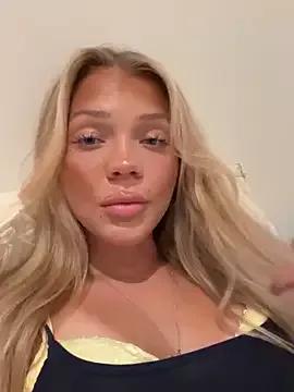 Bellablows on StripChat