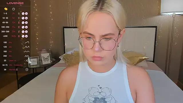 bellatip on StripChat 