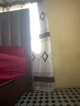 BigRound-Bootayy — Your girl needs a new phone