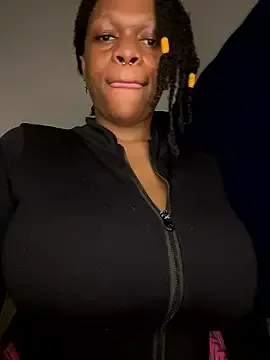 Boneca25 on StripChat