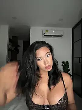 Freechat Brunettexio on StripChat