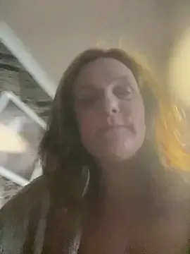 Busty-GilfQuinn — Freechat on StripChat