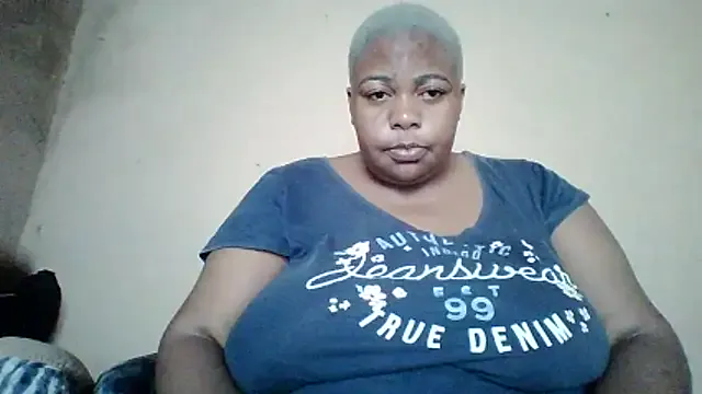 Freechat bustyboobs27 on StripChat