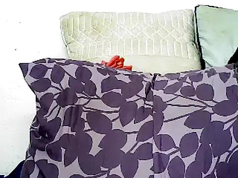 Freechat bustydivaxx21 on StripChat