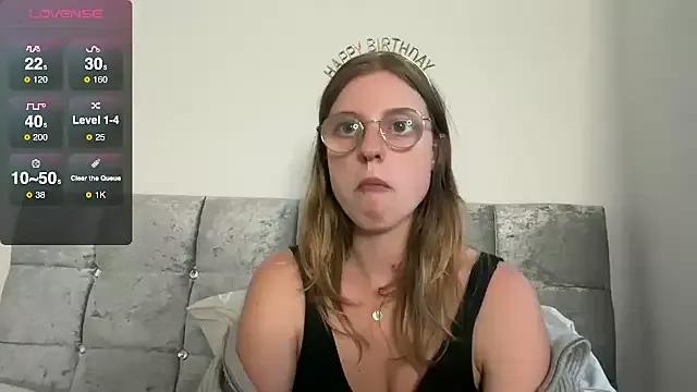 Freechat BustyKellyXXX on StripChat