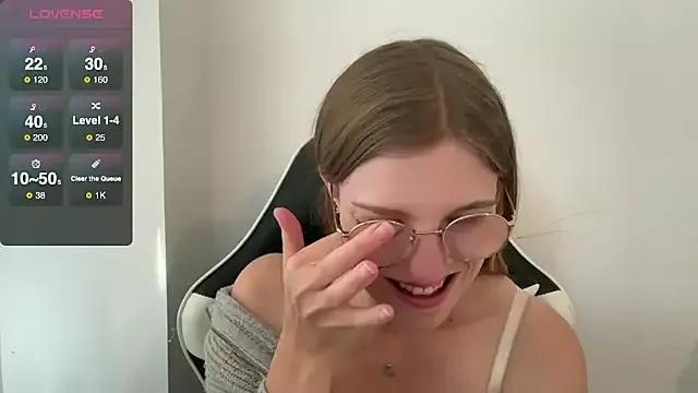 Freechat BustyKellyXXX on StripChat