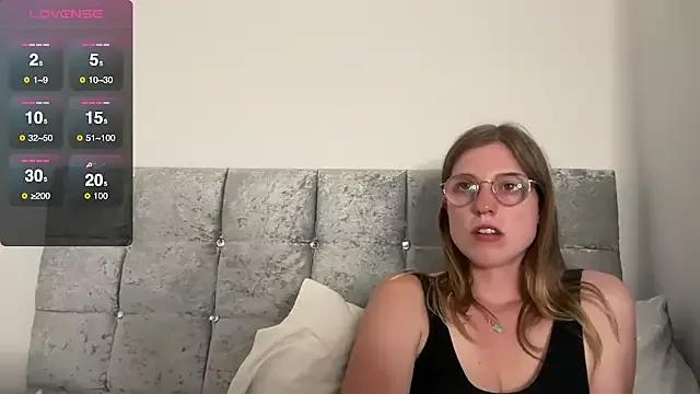 Freechat BustyKellyXXX on StripChat