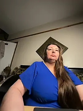 BuxomKitty_BBW — Topless no bra at 10pm