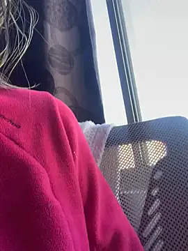 Cami_Leon2 on StripChat