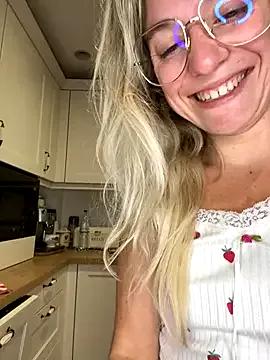 Freechat carlaaa on StripChat