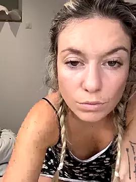 Freechat carlaaa on StripChat