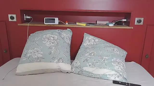 Freechat carlaaa on StripChat