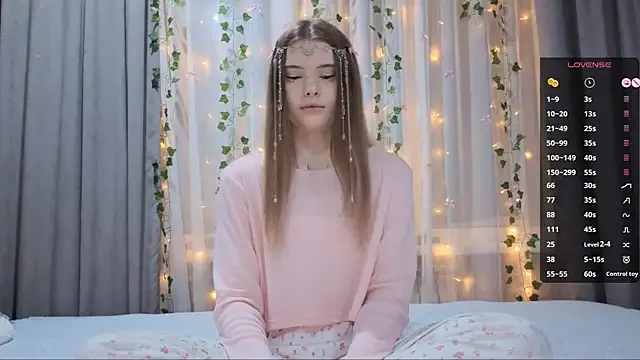 StripChat CarolinePepper is Freechat CarolinePepper — FLASH CUTE BUTT IN PANTY + DOGGY