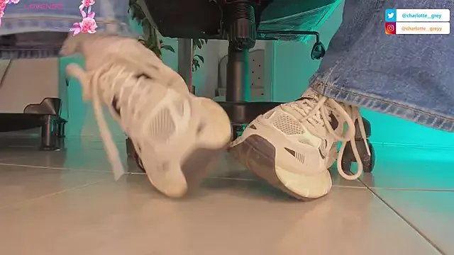 Freechat charlotte__grey on StripChat