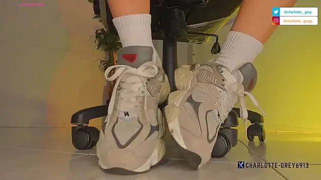 Freechat charlotte__grey on StripChat