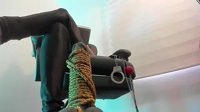 Freechat charlotte_joliedart on StripChat