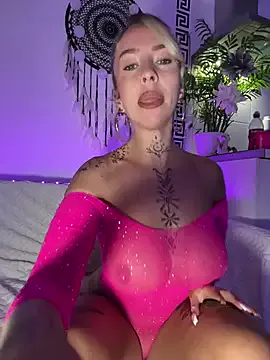 CheekyChels on StripChat