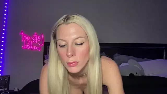 ChelseaCheeky from StripChat