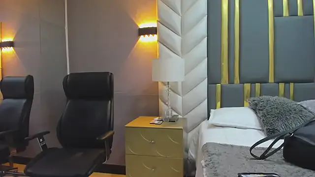 ChloeHarper_ — spank show +naked ass