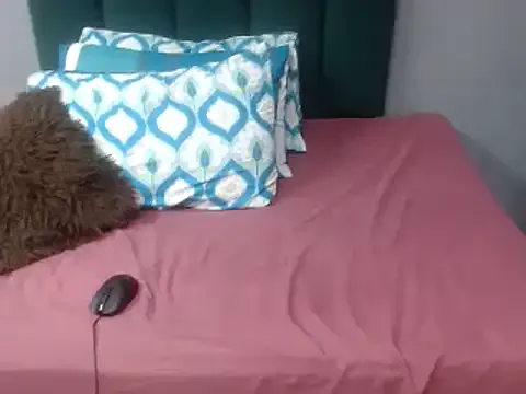 ChubbyBitch02 on StripChat