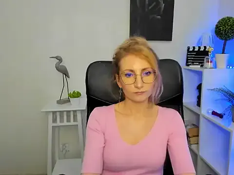 StripChat CinderellaMoon is Freechat CinderellaMoon — a good start