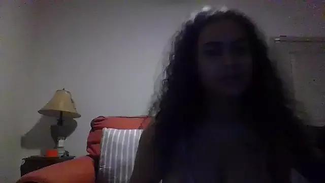 cinnaminnie on StripChat 