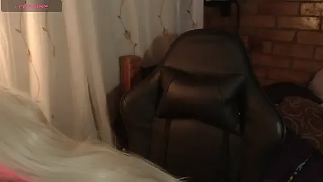 Cintya_Kros — show ass with oil and spanks