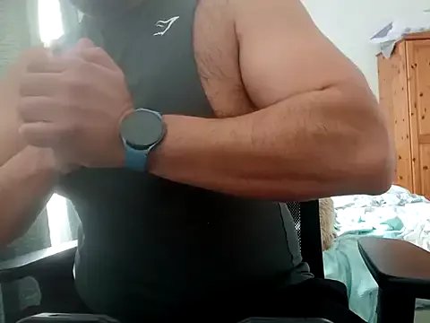 Freechat CloudyMuscleBeefy on StripChat
