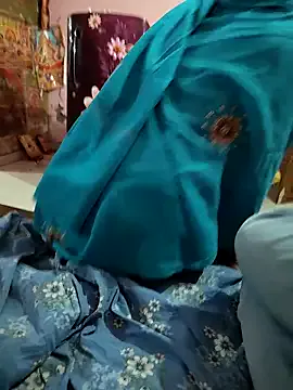 COUPLLE_VILLAGE on StripChat